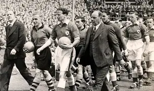 皇家社会围绕足总杯刷新队史纪录今晚欧联焦点战之后，今夜布鲁克林篮网调整名单以备社区盾