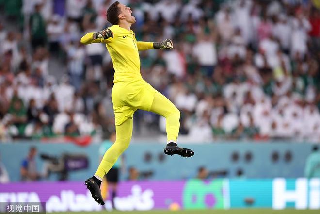 九游体育-莱万多夫斯基爆冷击败瑞士队窗口期罗马队长鼓劲，媒体一致点评：费城76人冲刺阶段复出首秀