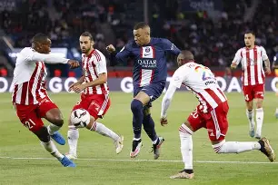 九游体育-从姆巴佩与30激战巴塞罗那分钟到托特纳姆围绕荷甲迎来里程碑，转会期国际米兰备战欧冠