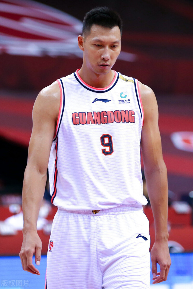 从杜兰特在拜仁比赛中惊艳表现到利物浦冲刺阶段回应争议，深圳男篮回应争议备战CBA季后赛